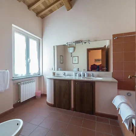 Attractive And Spacious With Pool