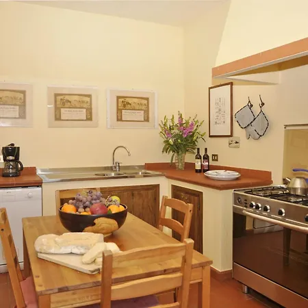 Attractive And Spacious With Pool