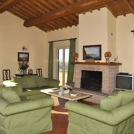 Attractive And Spacious With Pool فندق